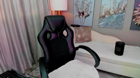 Priya Rose online show from November 18, 5:49 pm