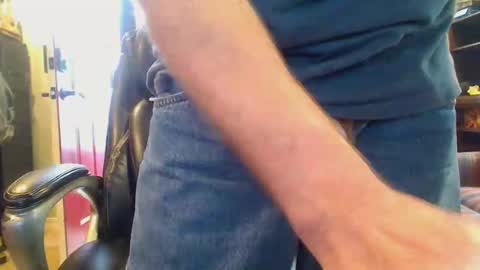 pulltoy1 online show from January 4, 4:11 pm