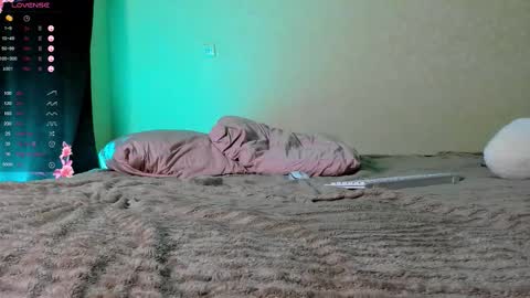 puredesire_ online show from December 19, 4:57 pm