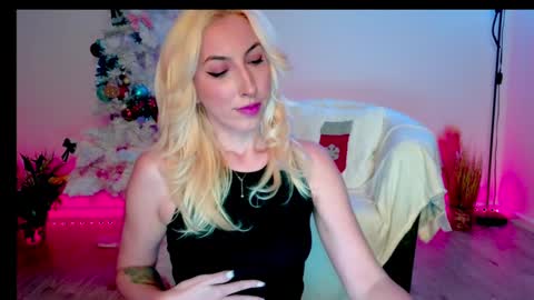 Snapshot of purevibrations chatting on December 16, 6:05 pm Isabelle online show from December 16, 6:05 pm