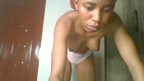 Snapshot of pussiey_tightte chatting on September 12, 10:28 am Sweetpie online show from September 12, 10:28 am