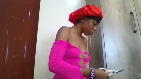 Snapshot of pussiey_tightte chatting on September 25, 5:14 am Sweetpie online show from September 25, 5:14 am