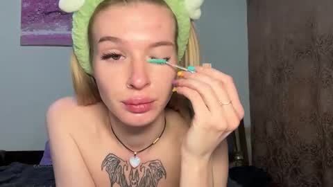 Snapshot of pussymoneywet chatting on September 22, 4:44 pm Lina online show from September 22, 4:44 pm