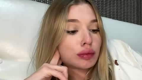 Snapshot of pussymoneywet chatting on October 20, 11:59 am Lina online show from October 20, 11:59 am