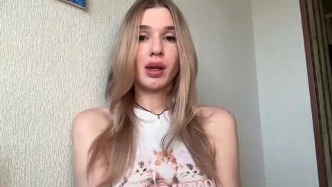 Snapshot of pussymoneywet chatting on September 16, 12:07 pm Lina online show from September 16, 12:07 pm