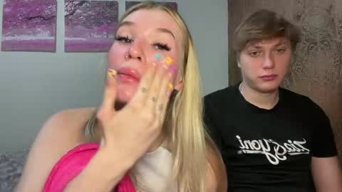 Snapshot of pussymoneywet chatting on September 10, 12:22 am Lina online show from September 10, 12:22 am