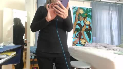 putiputi4u online show from February 2, 5:20 pm