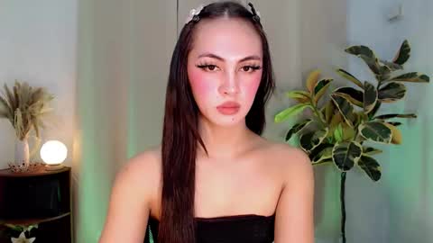 queen_danaya online show from April 4, 10:00 am