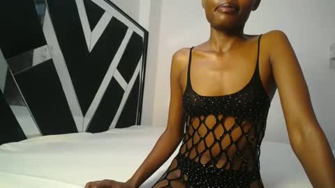 queen_sashavixen online show from April 18, 5:20 am