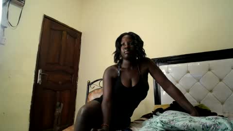 queencila online show from July 11, 11:19 pm