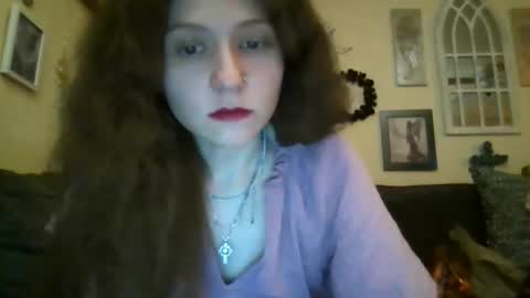 queencrimsonlvx online show from April 13, 8:18 am