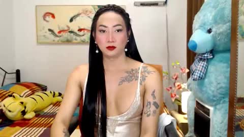 QUEEN online show from December 19, 5:30 pm