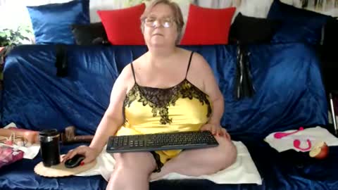 QueenPammy online show from June 5, 6:52 am
