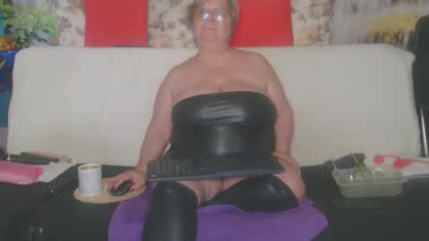 Snapshot of queenpammy chatting on October 13, 1:46 pm QueenPammy online show from October 13, 1:46 pm