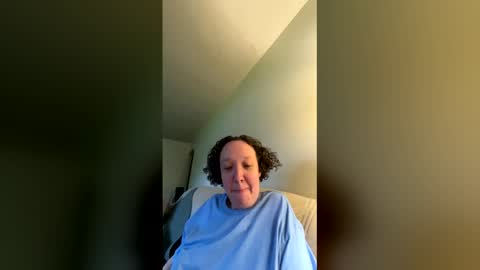 queenreese262370 online show from May 5, 10:04 pm