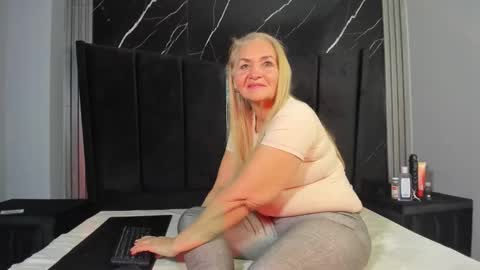 queenstarhyl online show from March 4, 6:10 am