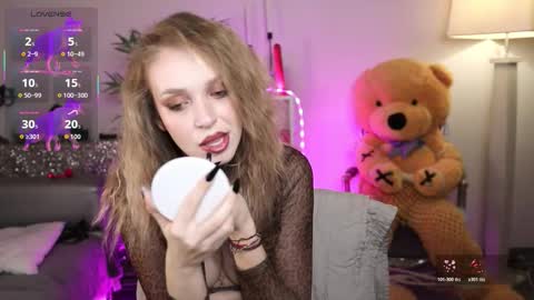 Nova Hollis online show from February 18, 9:20 am