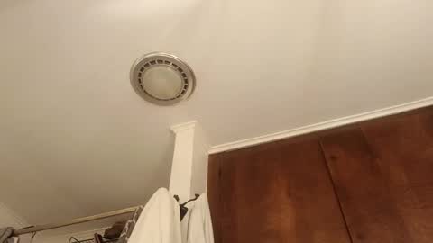 r04233054 online show from November 18, 8:39 am