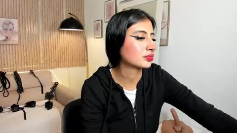 RACHEL ES online show from December 19, 9:05 am