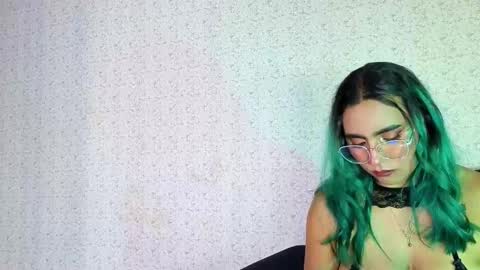 rachel_furtado_aws online show from October 6, 8:37 pm