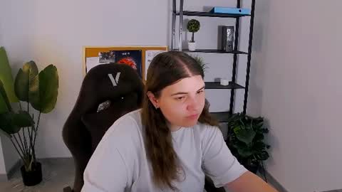 rachelluna online show from August 10, 6:18 am