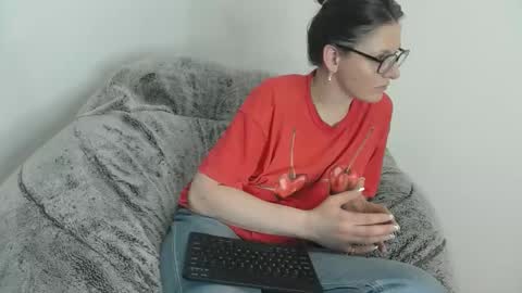    RAMONA Q   online show from April 20, 6:38 am