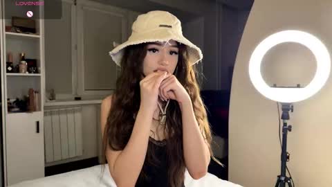 Luna online show from March 25, 1:51 pm