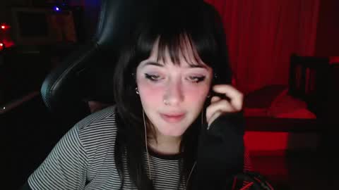 randomegirl666 online show from April 24, 7:43 am