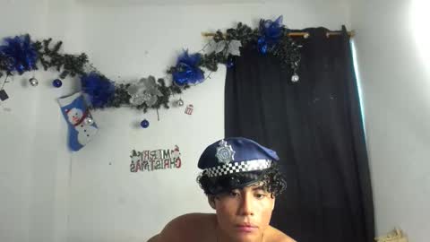 randy_escobar online show from December 18, 6:47 pm