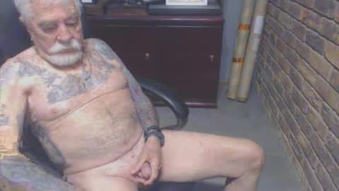 Snapshot of randyrodluvs69 chatting on October 14, 9:07 pm randyrodluvs69 online show from October 14, 9:07 pm
