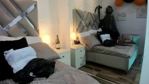 Raquel Moore  online show from October 29, 11:56 am