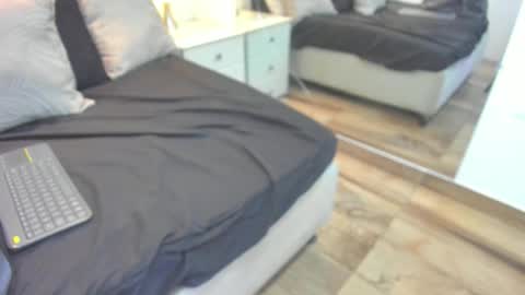 Raquel Moore  online show from January 7, 7:19 pm