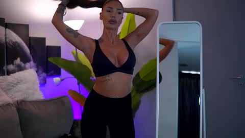 Raquelle online show from January 18, 12:14 pm