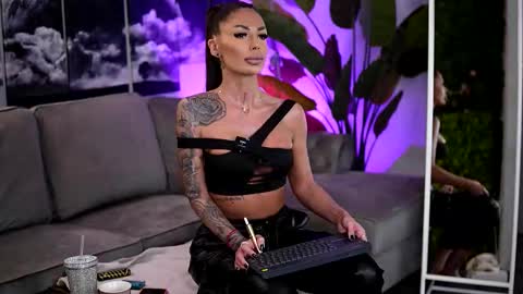 Raquelle online show from March 9, 10:42 am