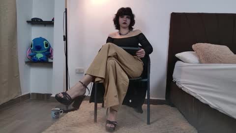   online show from March 25, 1:07 pm