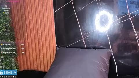 raven_rox_ online show from April 16, 9:39 pm