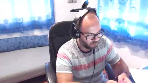 ravingr3d3 online show from October 2, 1:32 pm