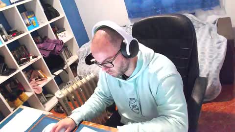 ravingr3d3 online show from February 5, 9:35 am