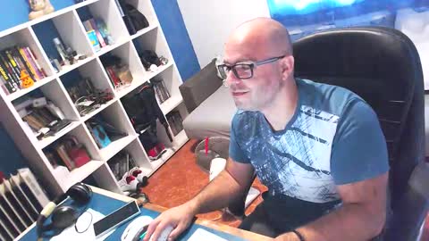 ravingr3d3 online show from October 8, 8:20 am