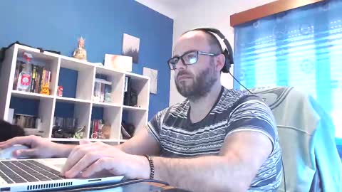 ravingr3d3 online show from March 12, 3:18 pm