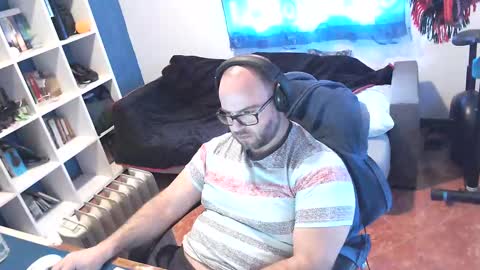 ravingr3d3 online show from March 5, 12:00 pm