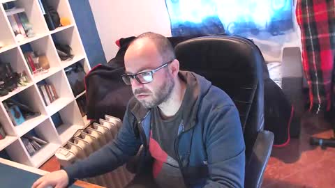 ravingr3d3 online show from March 7, 9:07 am