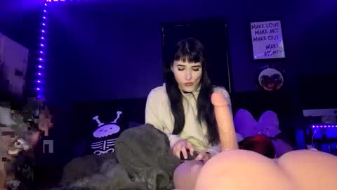 Ravyn and Nyx online show from December 20, 3:35 am