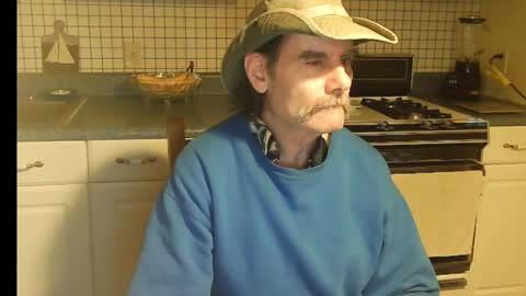Snapshot of raylene4u2 chatting on October 15, 6:49 am Ray online show from October 15, 6:49 am