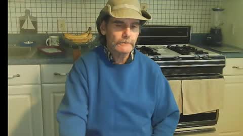 Snapshot of raylene4u2 chatting on October 10, 8:35 pm Ray online show from October 10, 8:35 pm