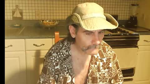 Snapshot of raylene4u2 chatting on October 2, 7:40 am Ray online show from October 2, 7:40 am
