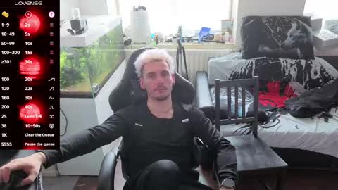 Rayzel online show from April 17, 11:56 am