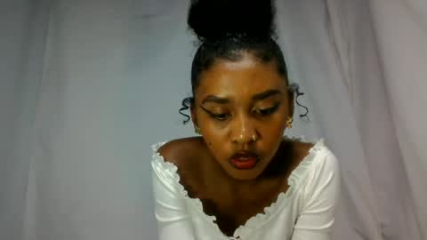 razafindrasoa online show from June 15, 2:20 pm