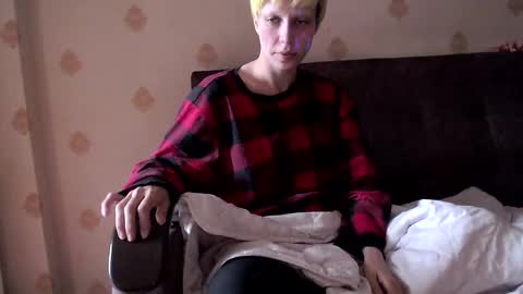 Snapshot of raziel_haze chatting on September 23, 6:18 am Yrriel Strife Candy-Demon Caveboy mr. Cringe online show from September 23, 6:18 am