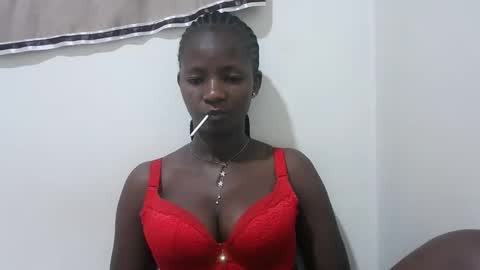 Snapshot of realqueen_ chatting on October 18, 6:39 am queen online show from October 18, 6:39 am